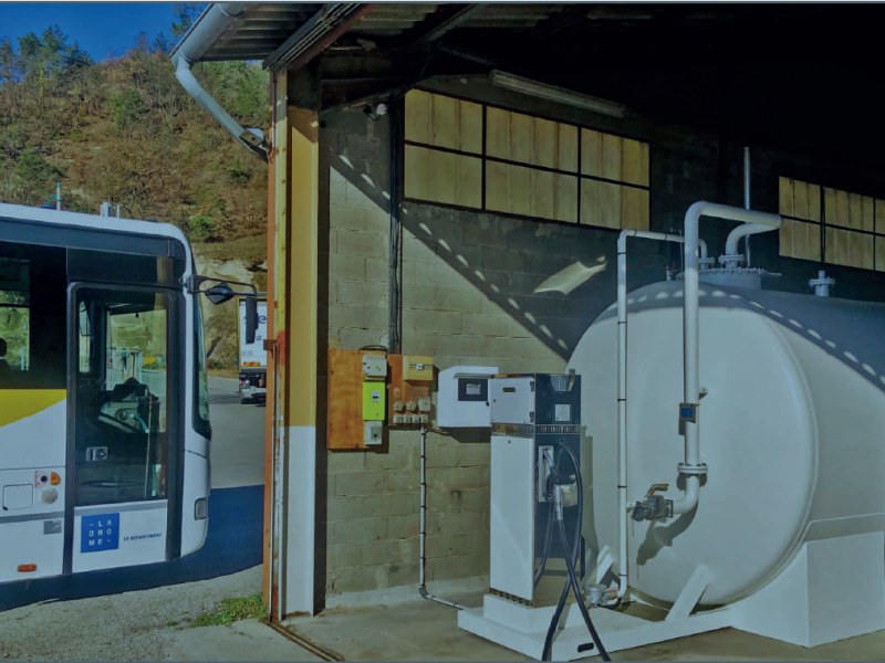 Autocars Bertolami, entreprise voyageurs historique située dans la Drôme, a choisi Oleo100 comme l’une des solutions pour diminuer le « tout gazole ».