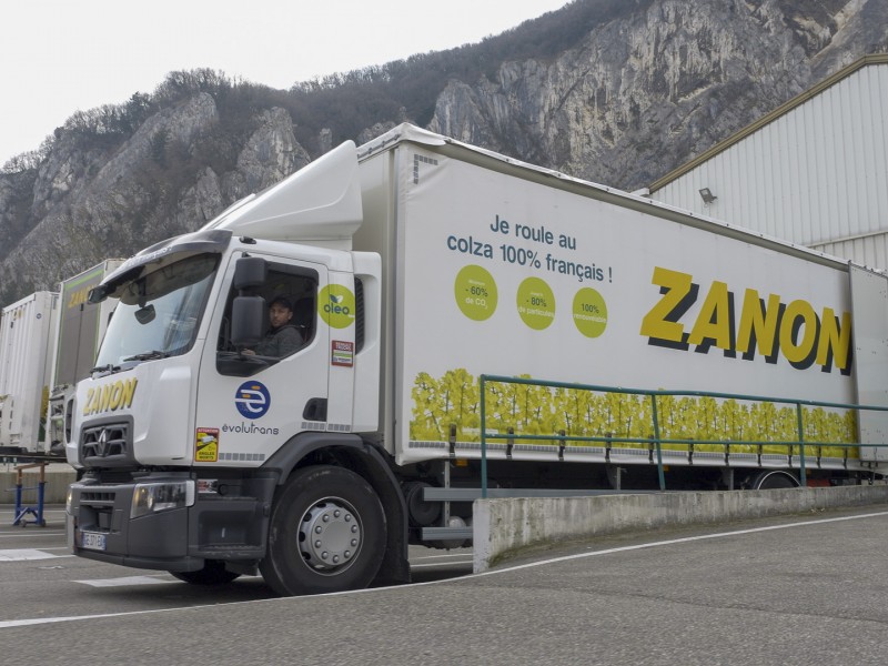 La flotte de véhicules des Transports Zanon roule au biocarburant Oleo100, l'énergie alternative 100% colza français.