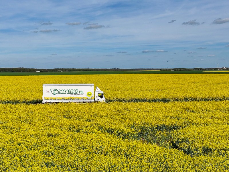 Comaldis utilise Oleo100, carburant alternatif 100% renouvelable issu de colza français, qui permet de réduire les émissions de CO2 des véhicules ©convergence Media