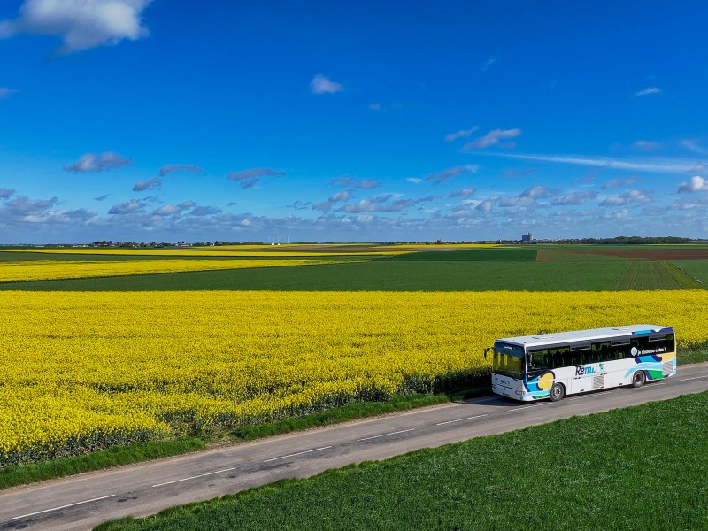 Les Autocars Fraizy s'engagent pour la décarbonation avec le biocarburant Oleo100 © Convergence Media