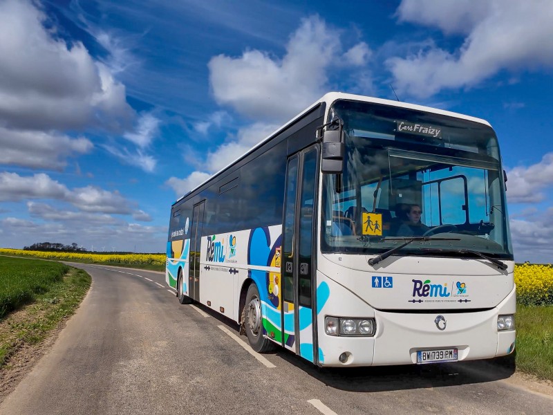 Les Autocars Fraizy s'engagent pour la décarbonation avec le biocarburant Oleo100 © Convergence Media