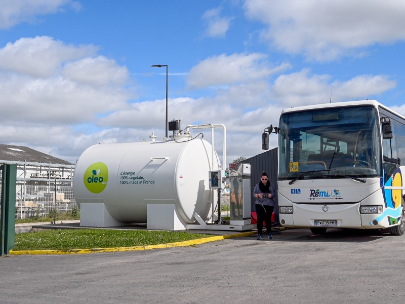 Les Autocars Fraizy font le choix du biocarburant Oleo100 comme alternative au gazole © Convergence Media